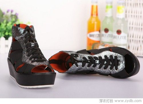 鏤空小鞋子 “爭”氣不悶氣